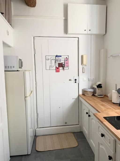 Le Petit Cocon Nimois Apartment Ним Екстериор снимка