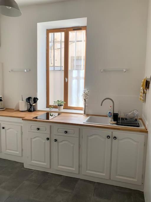 Le Petit Cocon Nimois Apartment Ним Екстериор снимка